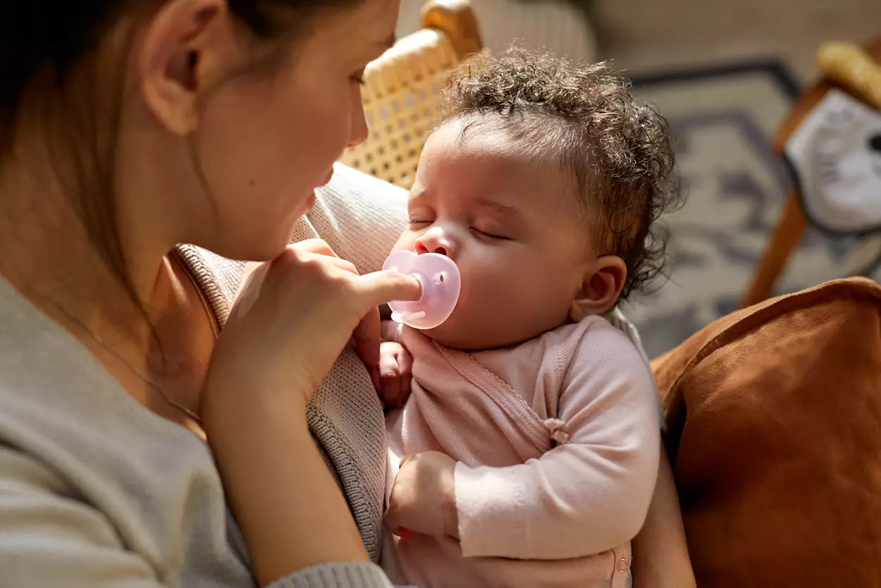 2 Curved soothie mix 0-6 m+  Pink