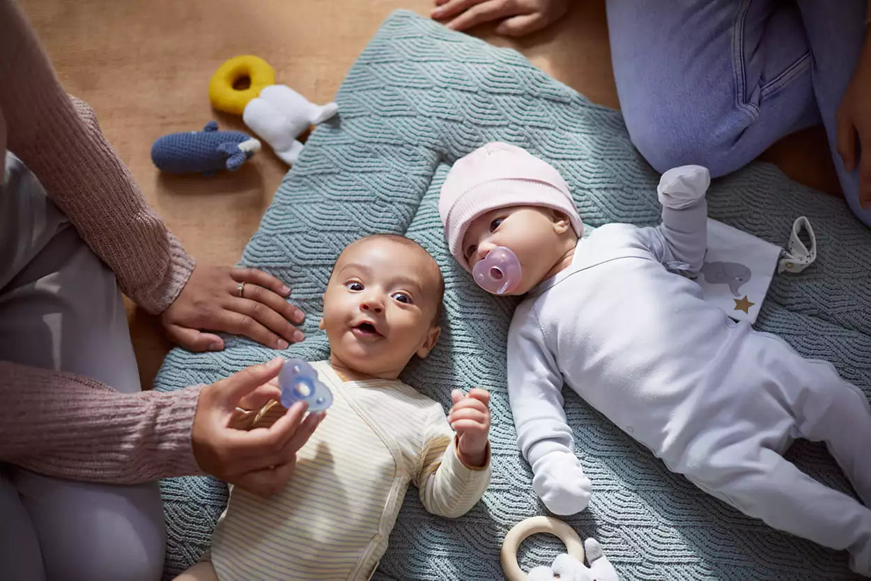 2 Curved soothie mix 0-6 m+  Pink