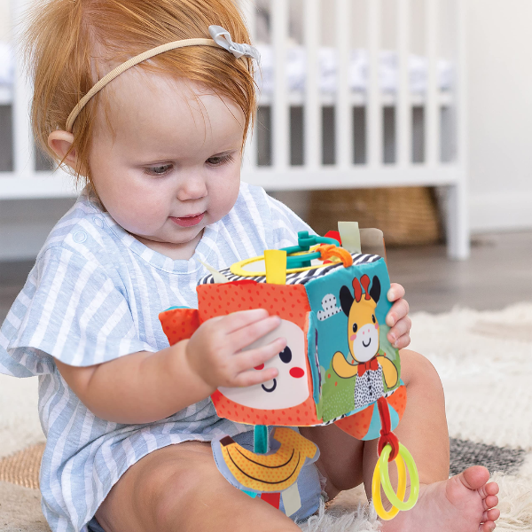 Infantino Peek&Seek Sensory Discovery Cube